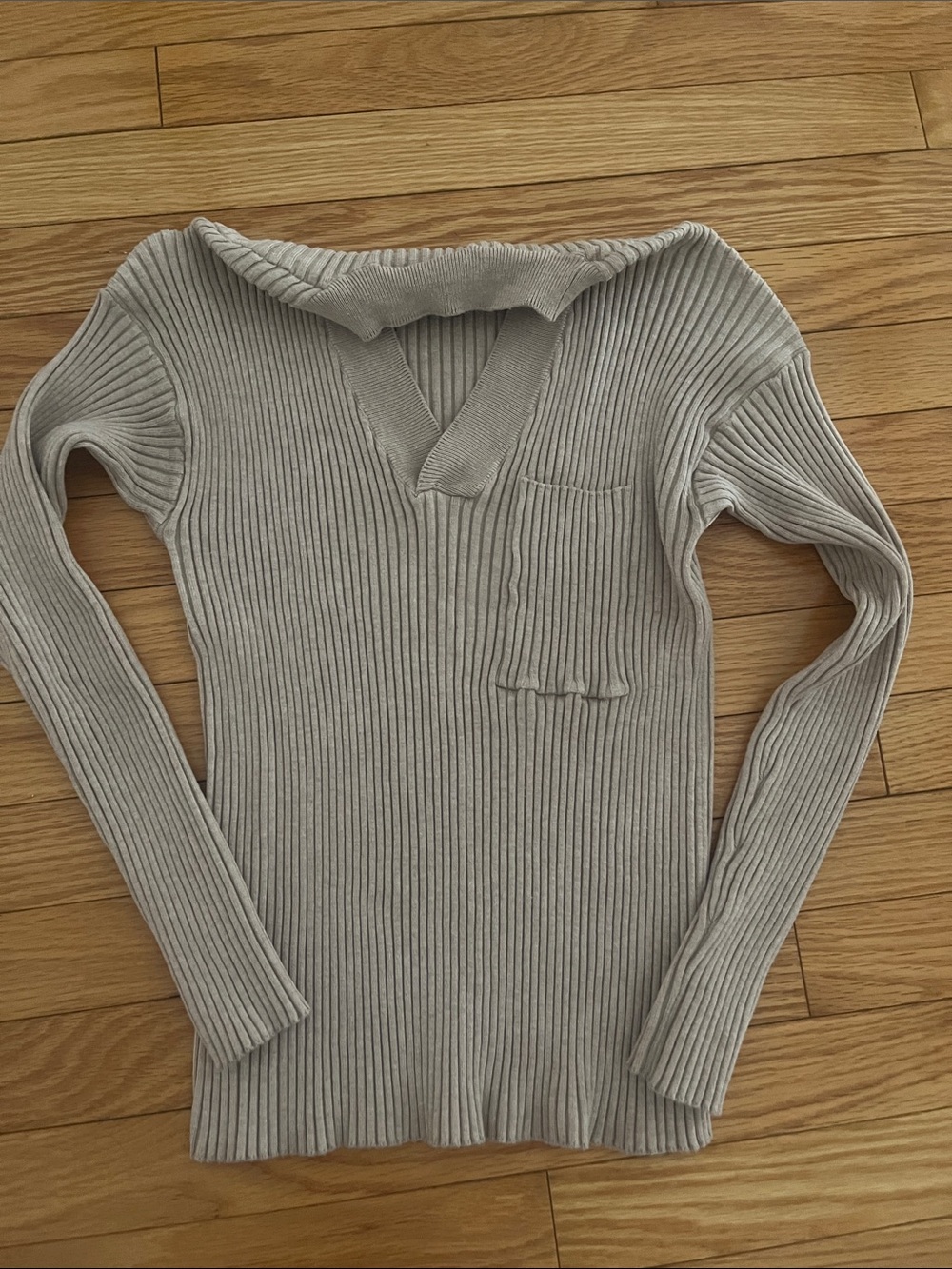 Tag Ribbed V-Neck Long Sleeve Sweater - Light Gray